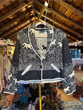 Black & Cream Horse-Print Shawl Collar Blazer
